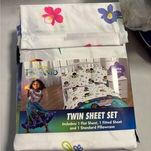 Disney Encanto Twin Sheet Set (new)